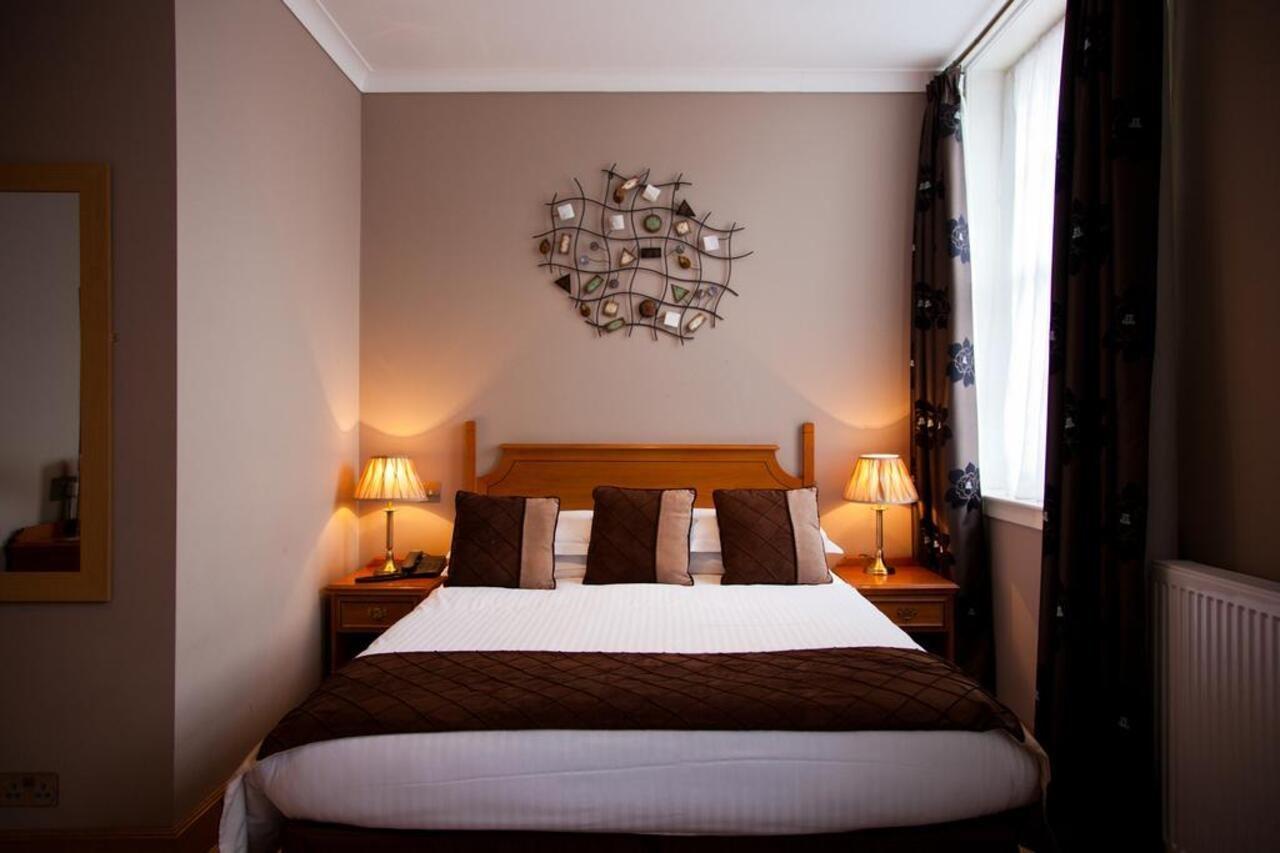 The City Hotel ดันเฟิร์มลิน ภายนอก รูปภาพ